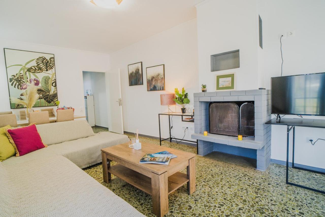 Green Apartment Ground Floor Feel Like Home Properties Saronida Ngoại thất bức ảnh