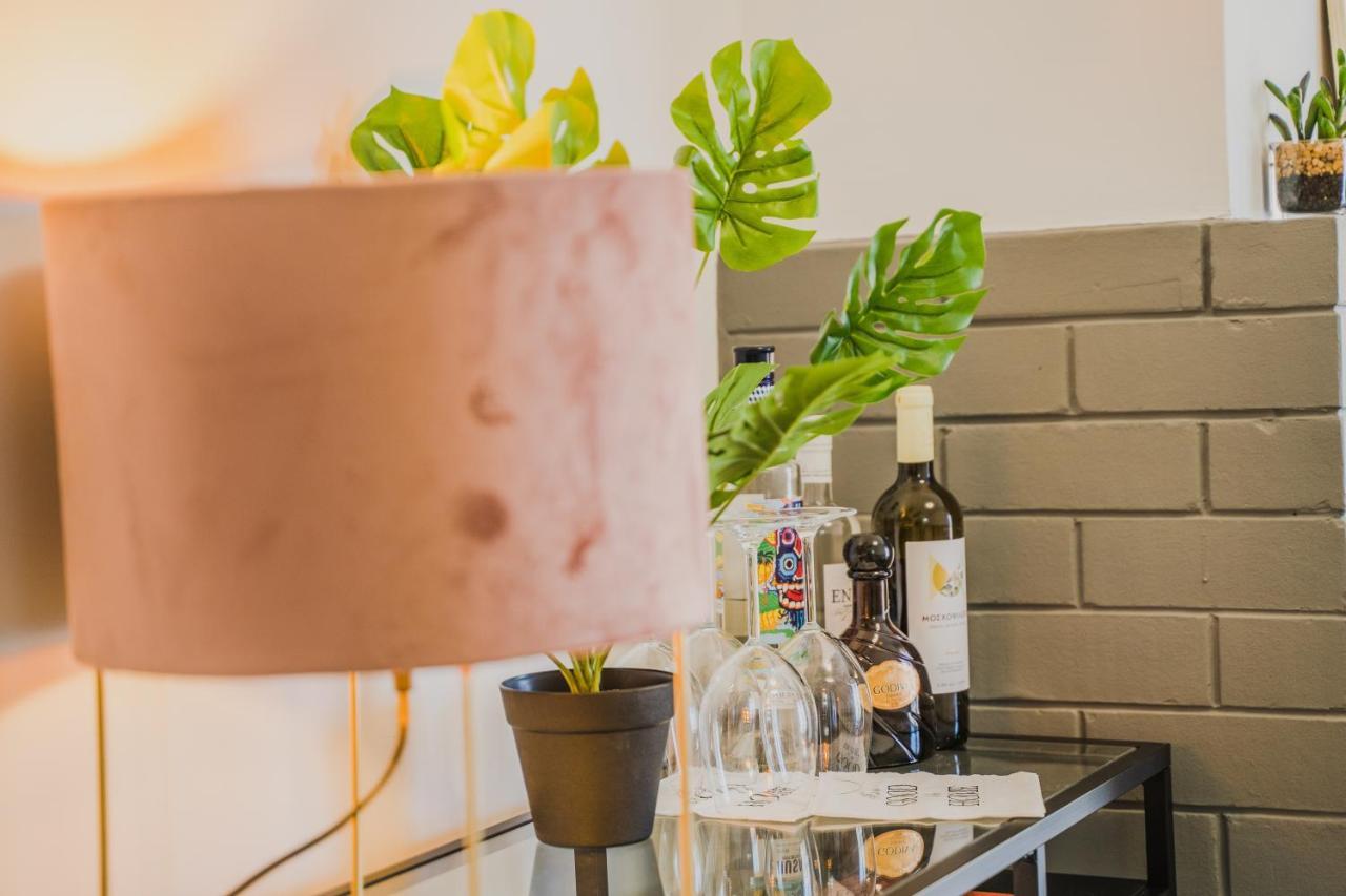 Green Apartment Ground Floor Feel Like Home Properties Saronida Ngoại thất bức ảnh